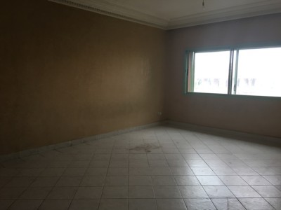 Appartement F3 loué vide proche du café la flamme