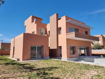 Villa neuve 5 chambres axe Tahanaout