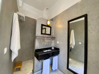 RIAD MODERNE DE 3 CHAMBRES AVEC PISCINE À BAB DOUKKALA MARRAKECH MÉDINA