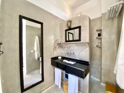 RIAD MODERNE DE 3 CHAMBRES AVEC PISCINE À BAB DOUKKALA MARRAKECH MÉDINA