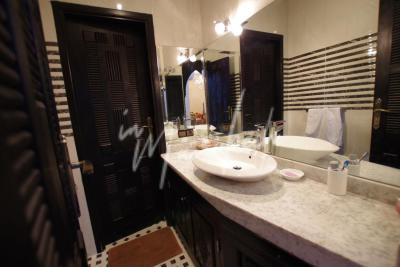 Villa de 4 chambres à louer  dans un nouveau quartier de azzouzia