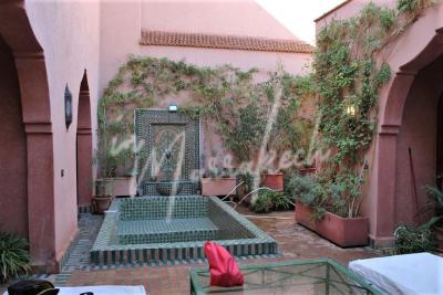 Coquette villa riad de 2 chambres à vendre à la palmeraie