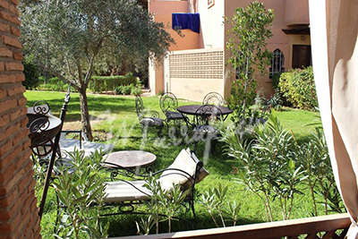 Pavillon à la vente dans un domaine avec piscine