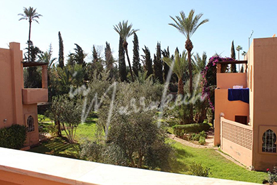 Pavillon à la vente dans un domaine avec piscine