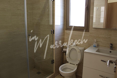 Appartement 2 chambres vide à la location sur golf avec vue sur lac et piscine