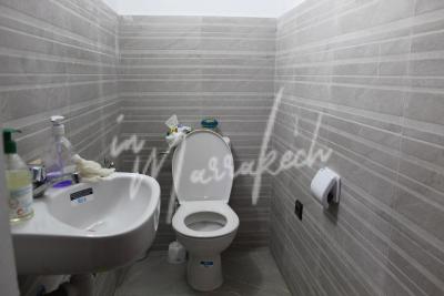 Magnifique magasin à louer sur targa avec pas de porte