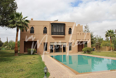 Villa de Quatre chambres  à  la vente sur la route de ouarzazate