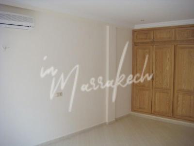 Belle villa avec un jardin à louer sur la route de casablanca