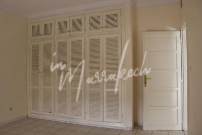 Appartement à usage bureau à la location