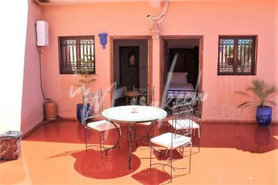 Coquette villa semi-meublée à louer sur la route de ouarzazate