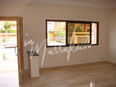 Belle villa avec un jardin à louer sur la route de casablanca