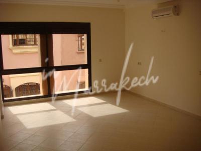 Belle villa avec un jardin à louer sur la route de casablanca